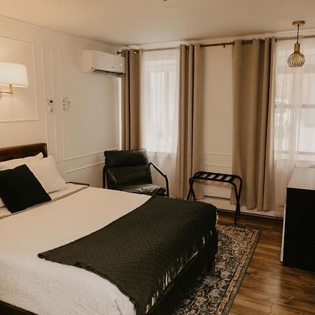 The Brooks Hotel Restaurant And Lounge Уоллес Экстерьер фото