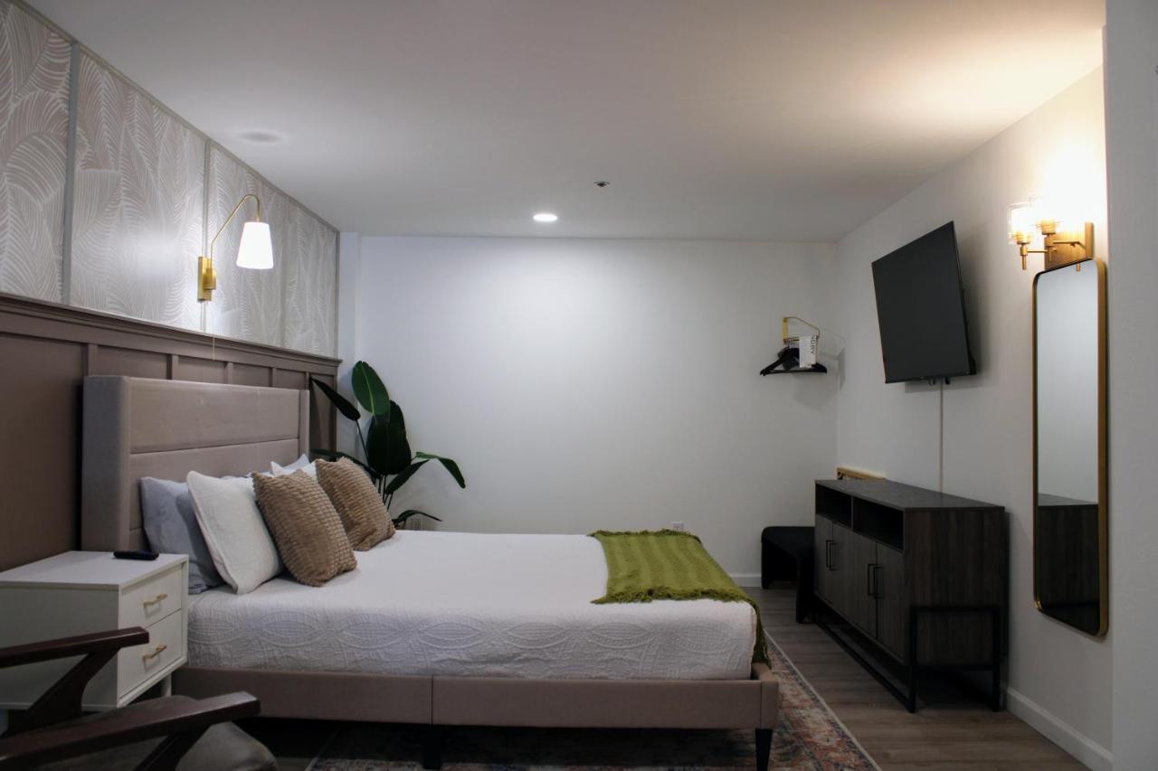 The Brooks Hotel Restaurant And Lounge Уоллес Экстерьер фото