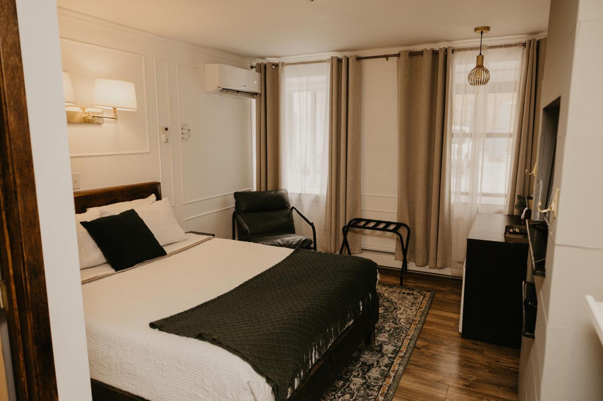 The Brooks Hotel Restaurant And Lounge Уоллес Экстерьер фото