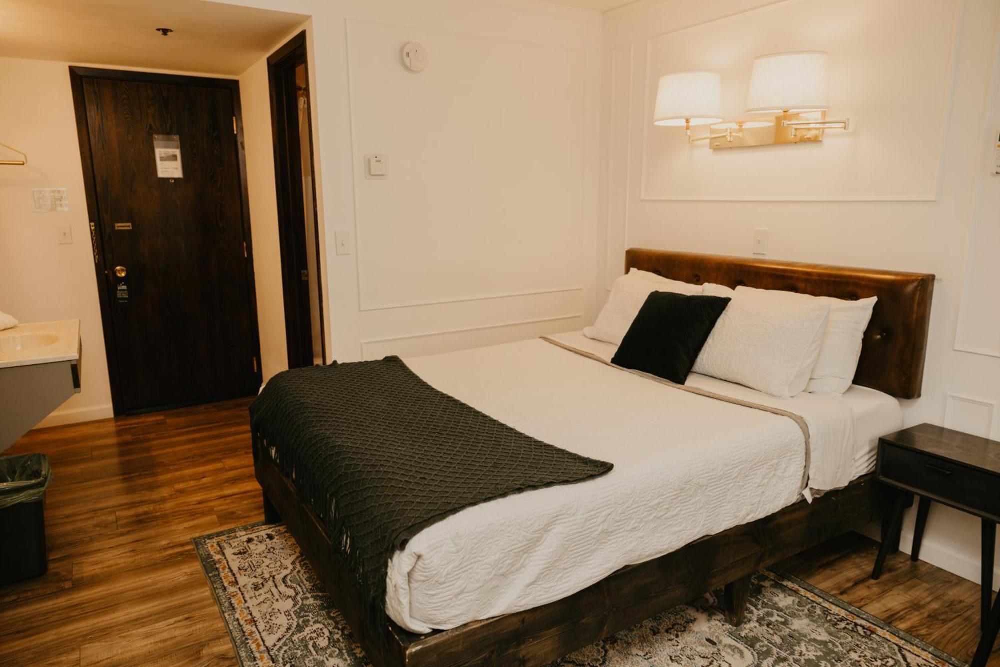 The Brooks Hotel Restaurant And Lounge Уоллес Экстерьер фото