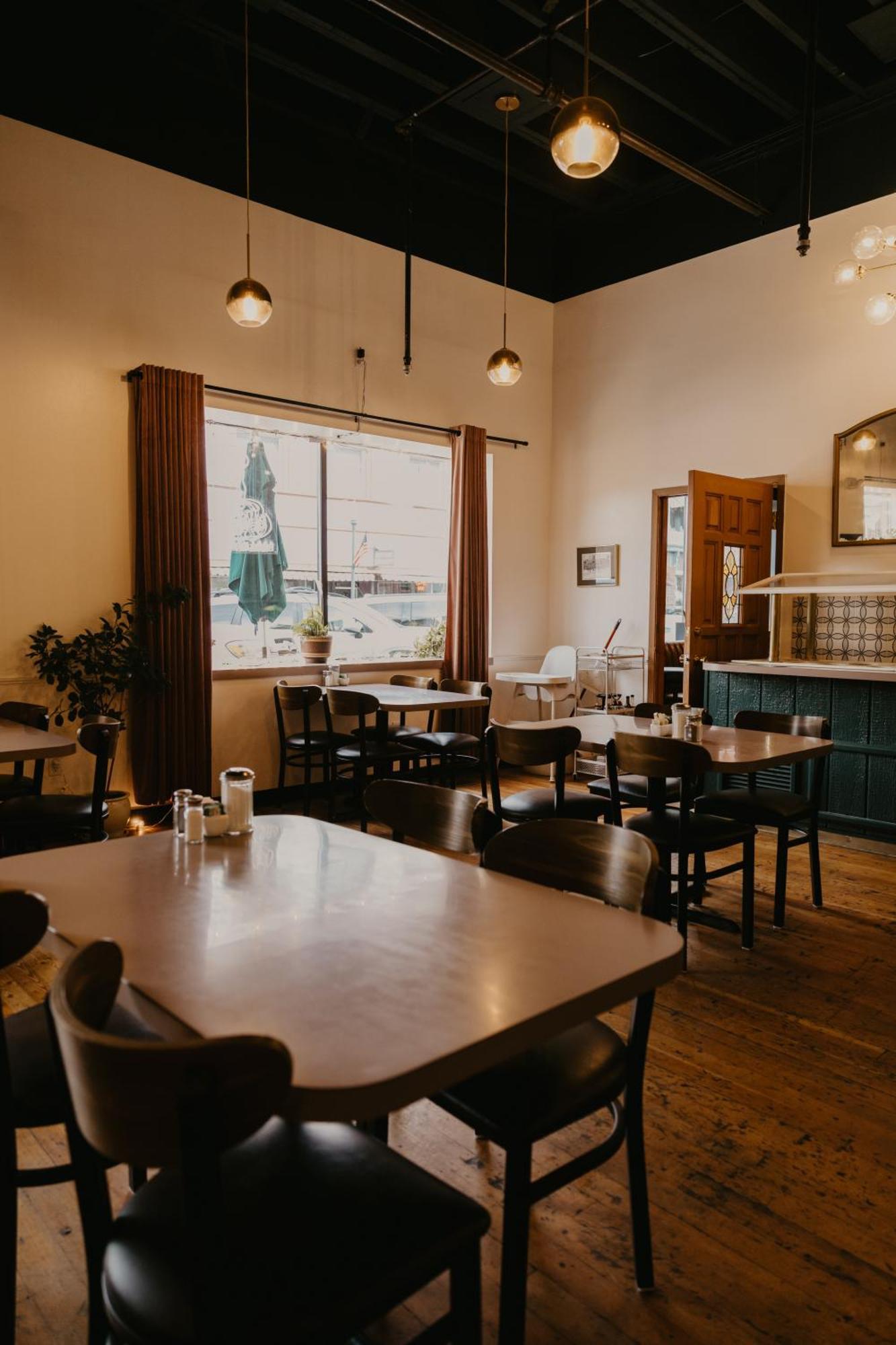 The Brooks Hotel Restaurant And Lounge Уоллес Экстерьер фото