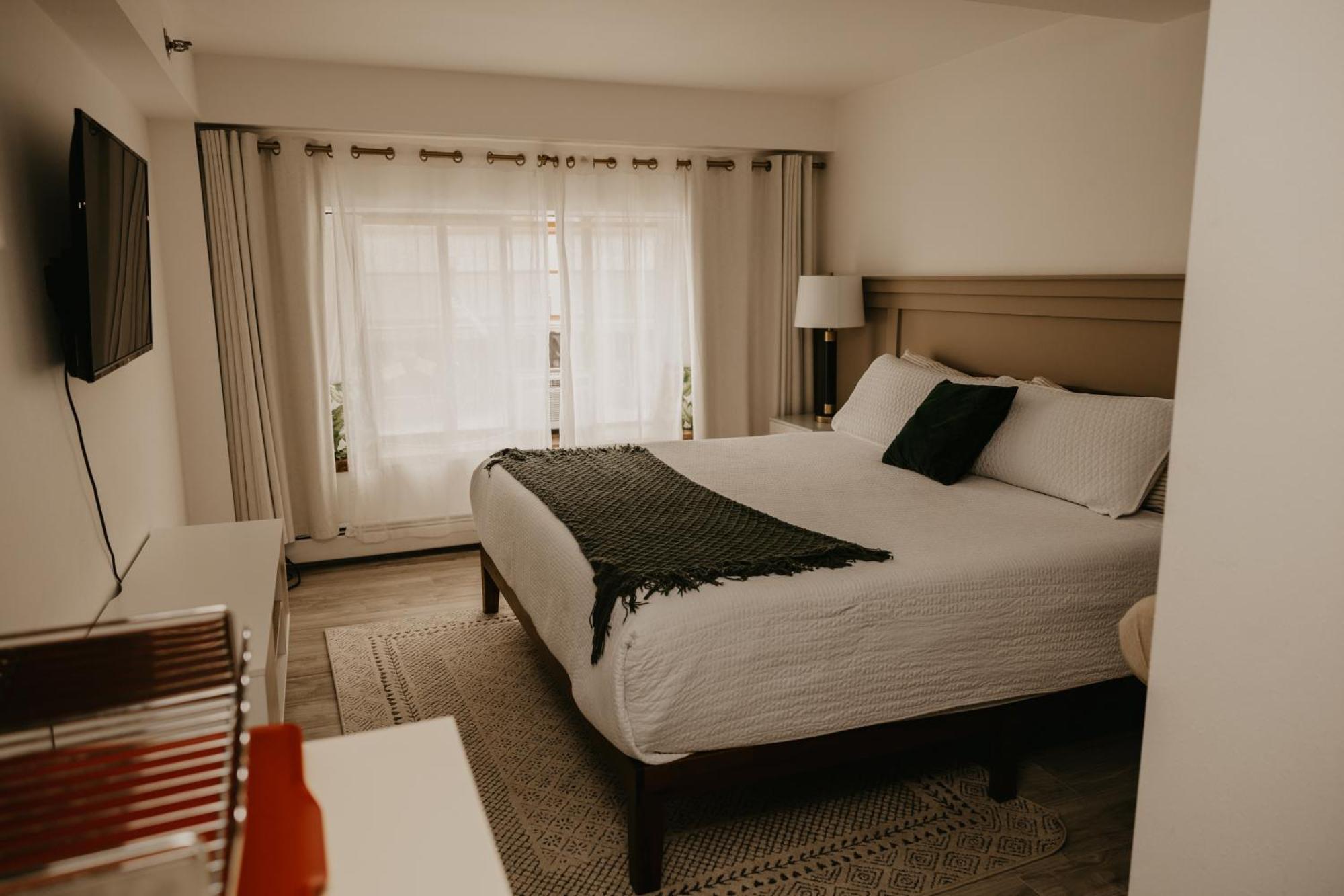 The Brooks Hotel Restaurant And Lounge Уоллес Экстерьер фото