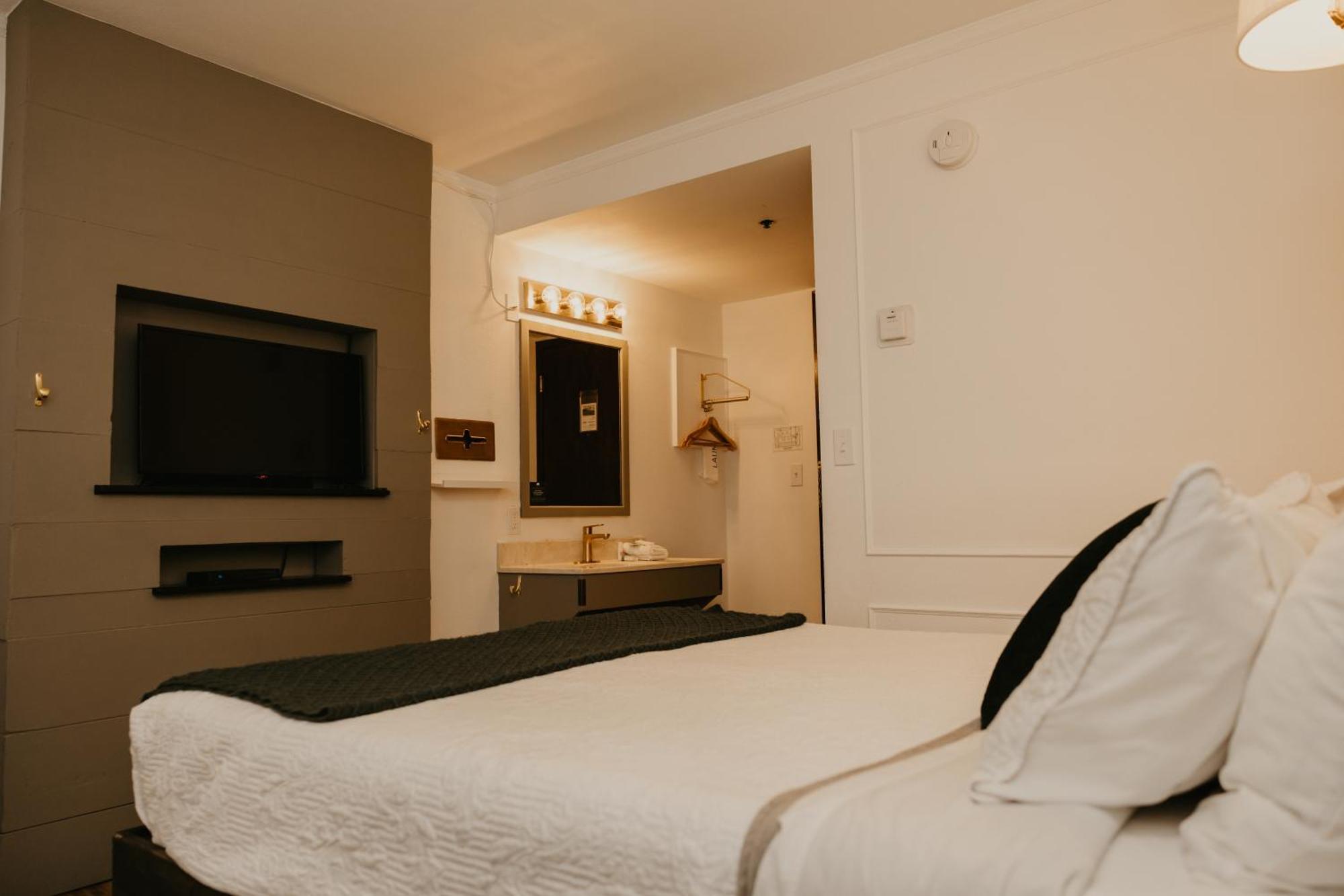 The Brooks Hotel Restaurant And Lounge Уоллес Экстерьер фото