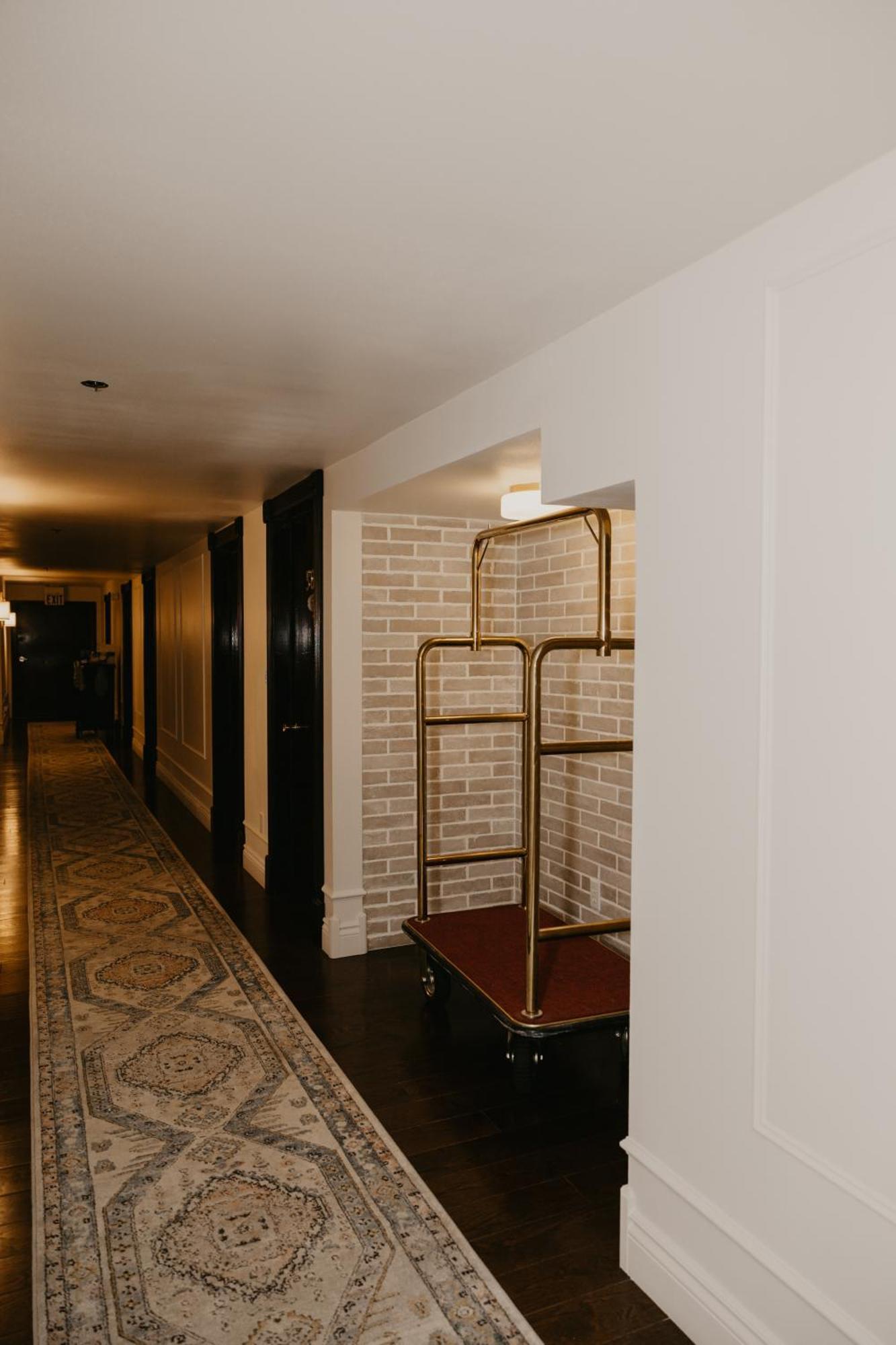 The Brooks Hotel Restaurant And Lounge Уоллес Экстерьер фото